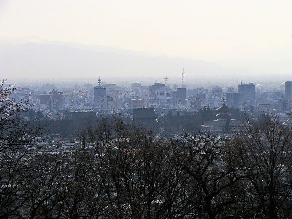 善光寺雲上殿から見た長野市中心部