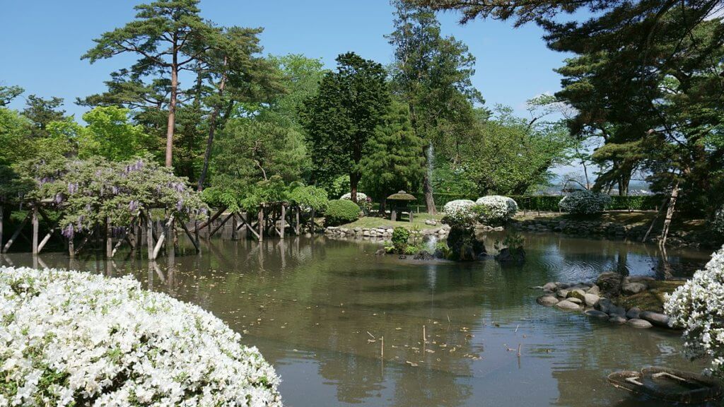 千秋公園の胡月池