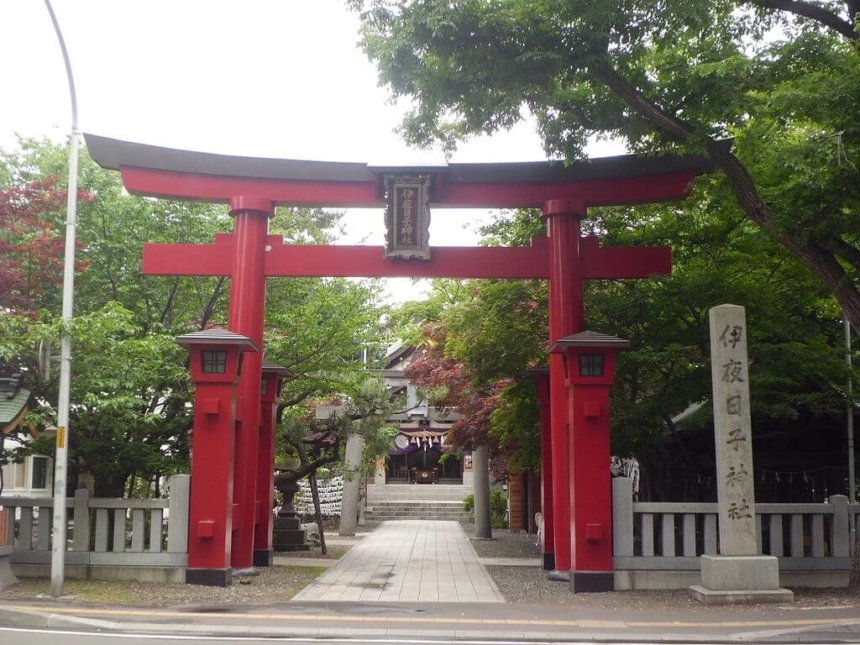 札幌弥彦神社の大鳥居