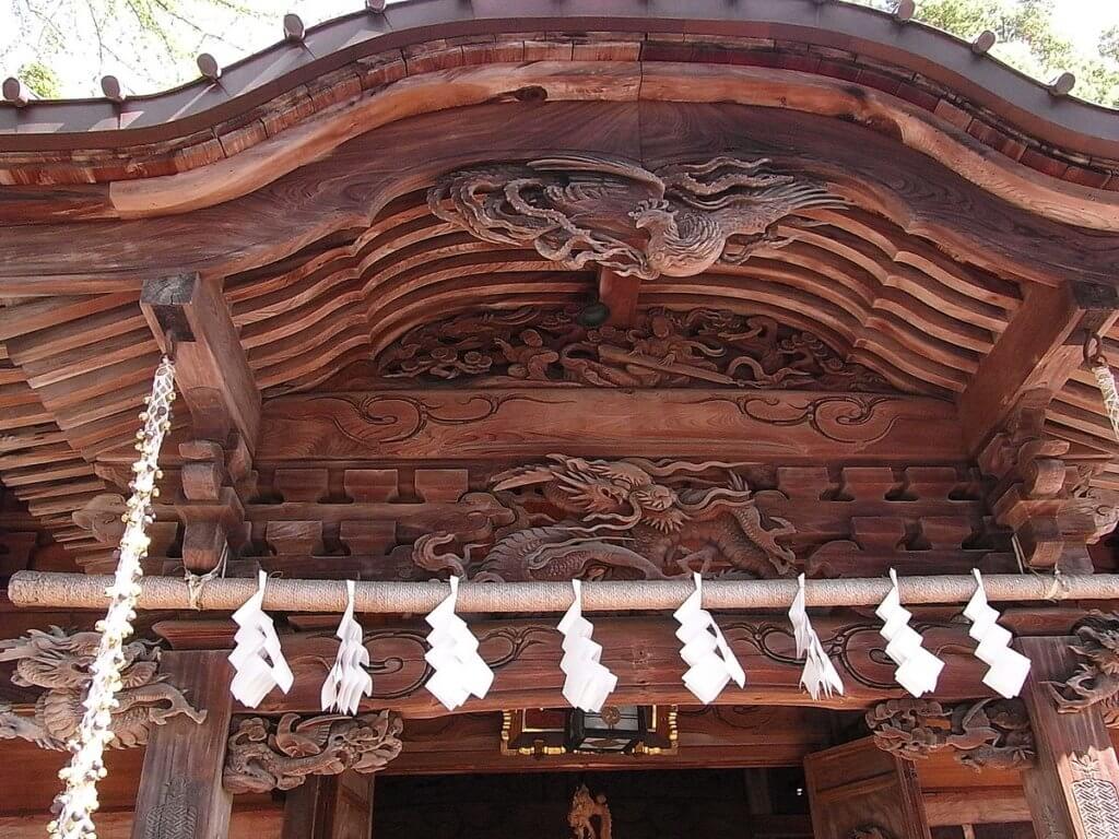 田無神社の拝殿の彫り物