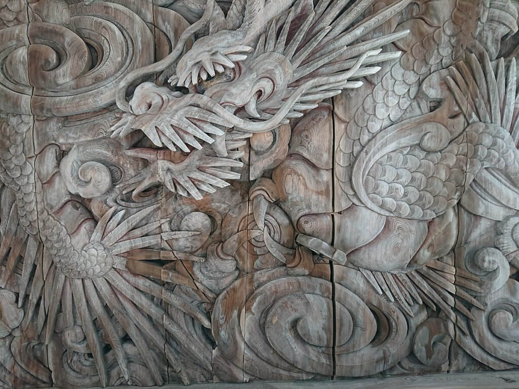 神崎神社の天井の龍の彫刻