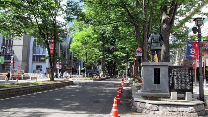 馬場大門のケヤキ並木