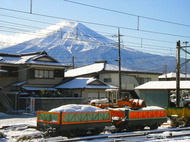 下吉田駅から眺める富士山