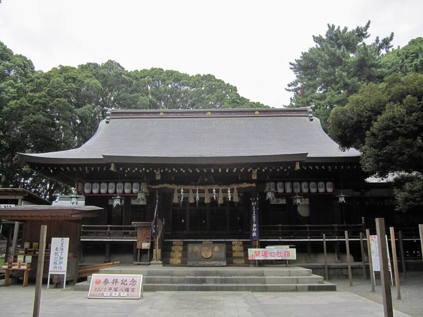 平塚八幡宮の拝殿