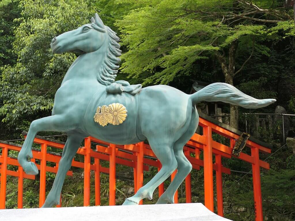 伊奈波神社の新馬像
