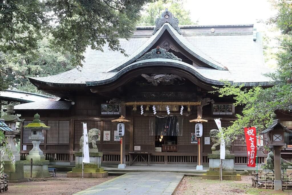 三國神社の拝殿
