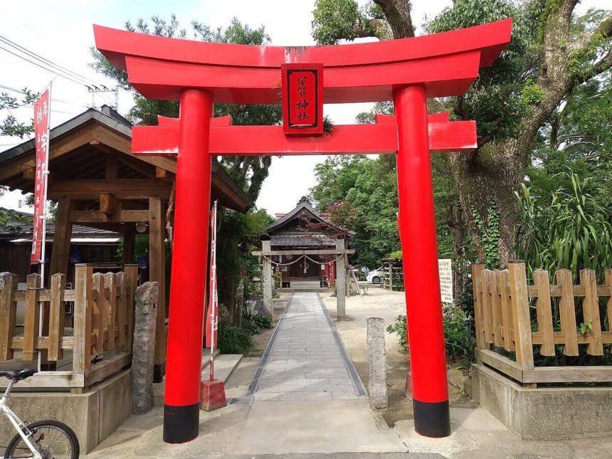 宇賀神社の境内