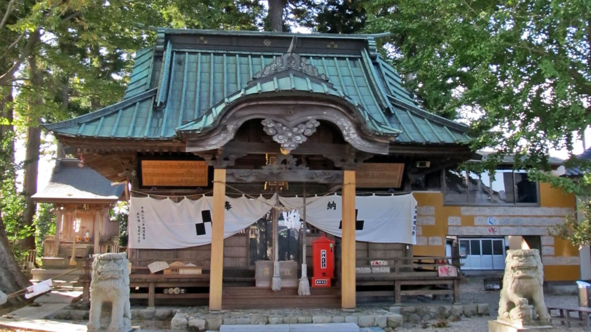 鹿島御子神社の境内